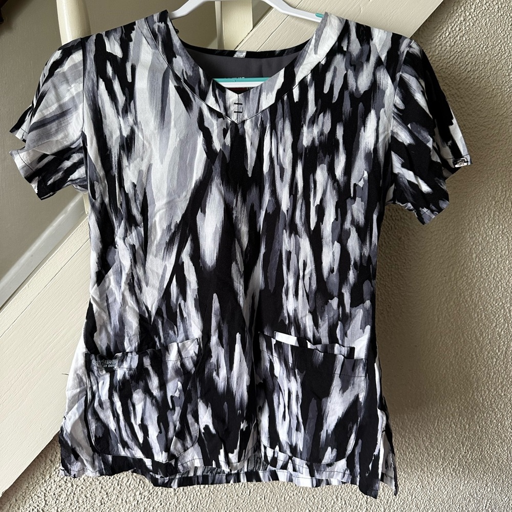 Scrub top- size small